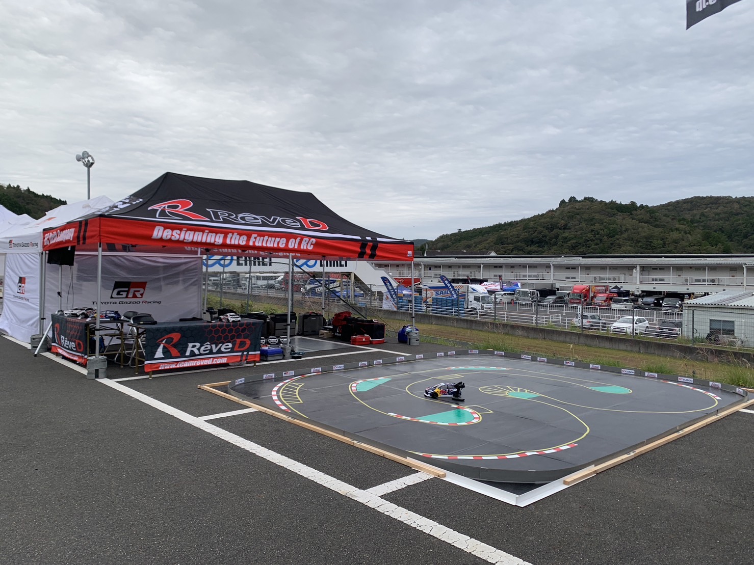 RêveDがお台場ラジコンサーキットにてラジコン追走デモを実施‼ – D1