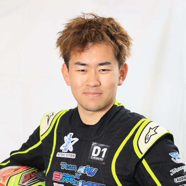 <strong>藤原 優汰</strong><br>Team sky FJトラスポ<br><br><a href="https://x.com/fujiwara0215" target="_blank" rel="noreferrer noopener"><img decoding=